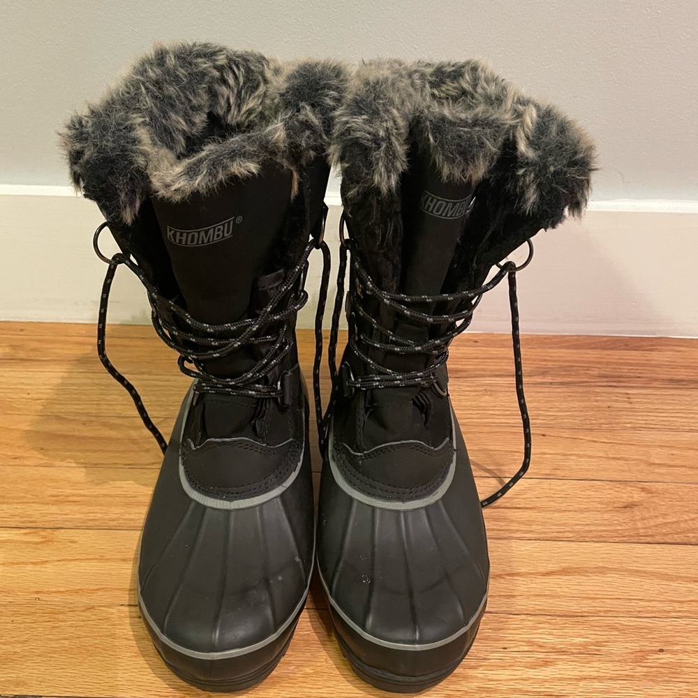 Khombu Black and Gray Women's Winter Boots